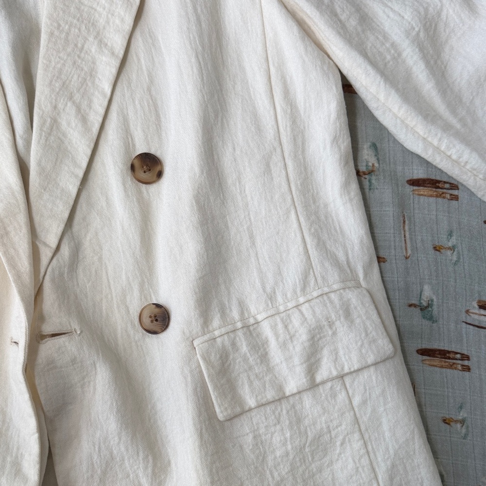 Women’s Double-Breasted Cream Lightweight Blazer - Picture 5 of 12